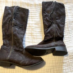 Womens boots size 8.5